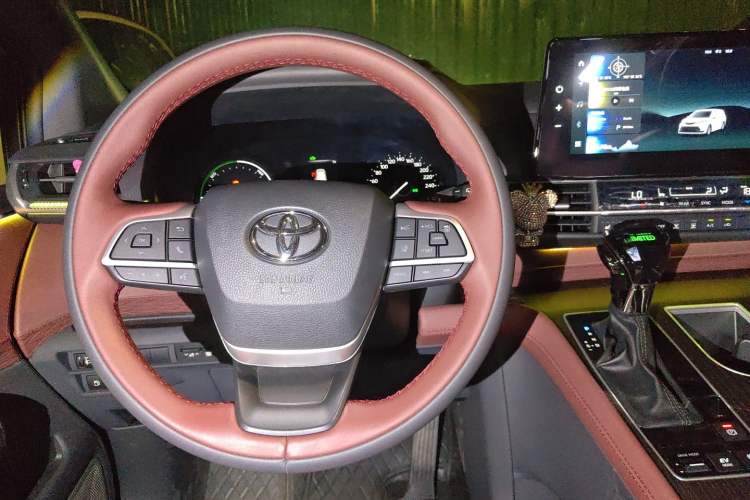 Used Toyota Granvia 2026 Model 2.5L Hybrid Comfort Edition Steering Wheel
