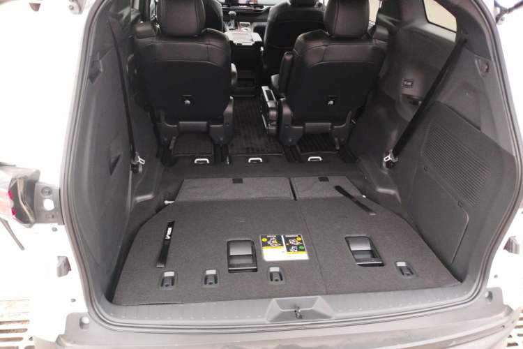 Used Toyota Granvia 2026 Model 2.5L Hybrid Comfort Edition Trunk