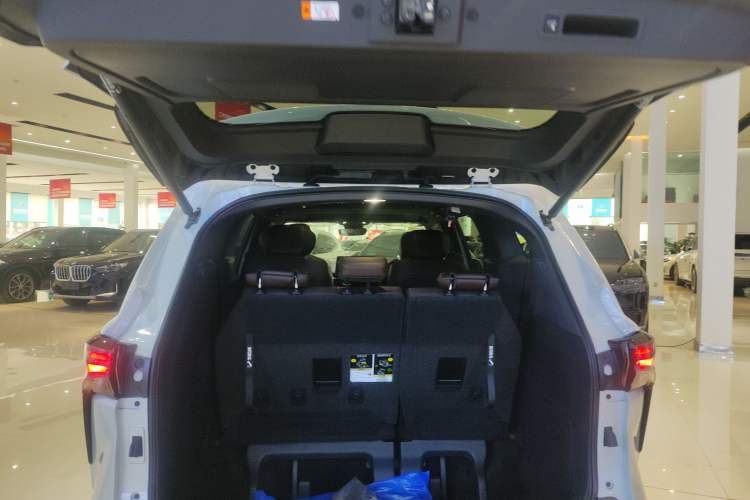 Used Toyota Granvia 2026 Model 2.5L Hybrid Prestige PLUS Four-Wheel Drive Edition Trunk