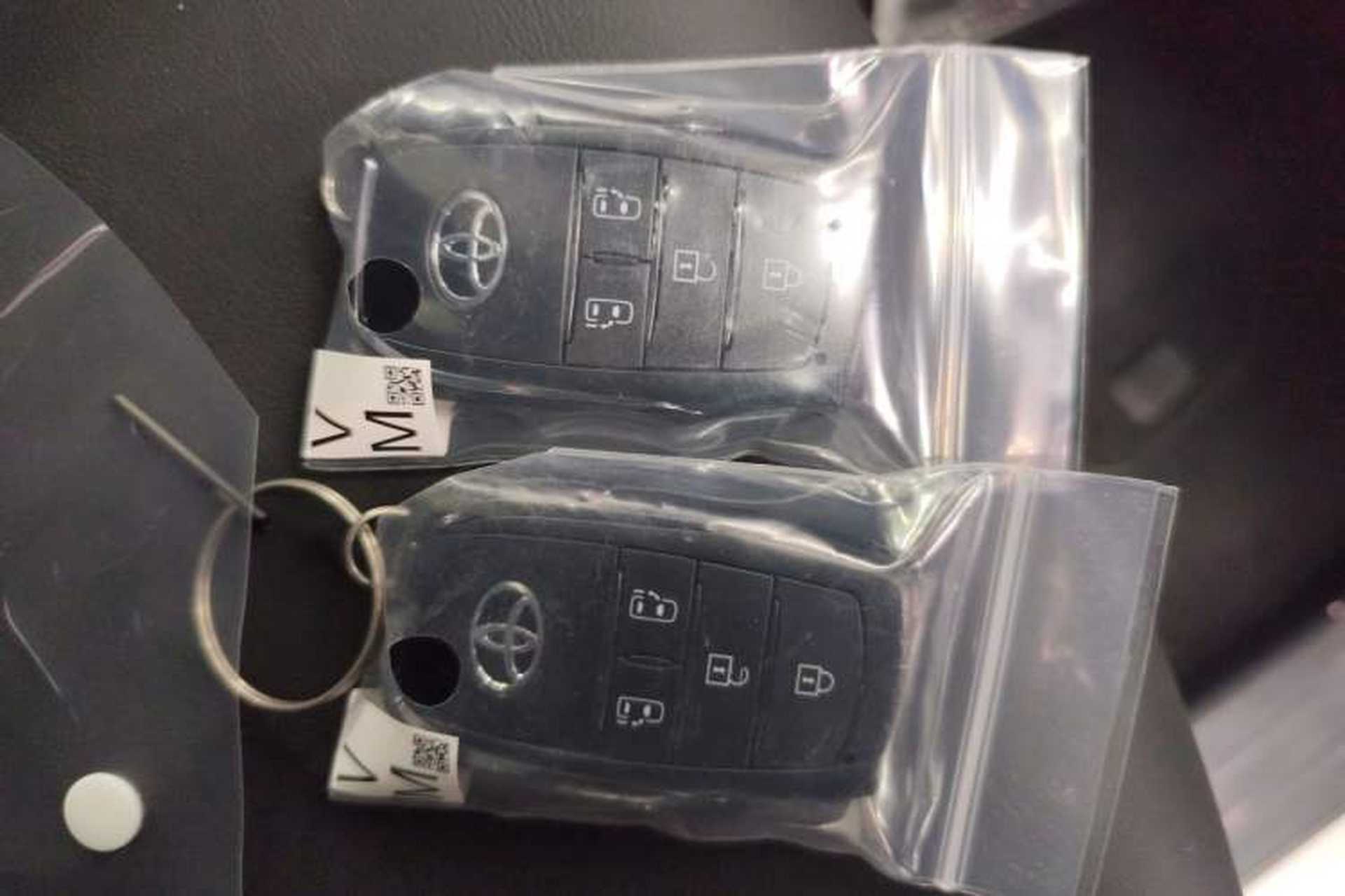 Used Toyota Granvia 2026 Model 2.5L Hybrid Comfort Edition Vehicle Key
