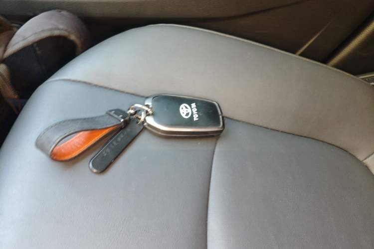 Used Toyota Granvia 2026 Model 2.5L Hybrid Comfort Edition Vehicle Key