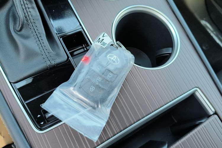 Used Toyota Granvia 2026 Model 2.5L Hybrid Comfort Edition Vehicle Key