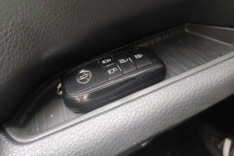 Used Toyota Granvia 2026 Model 2.5L Hybrid Comfort Edition Vehicle Key