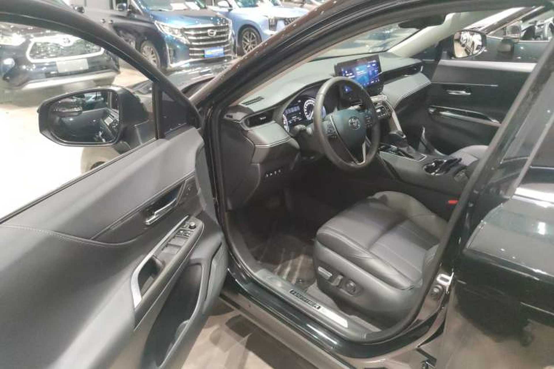 Used Toyota Harrier 2023 2.0L CVT Two-Wheel Drive Deluxe Edition Interior 3