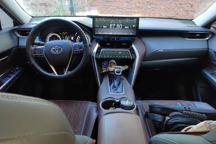 Used Toyota Harrier 2022 Dual-Engine 2.5L CVT Two-Wheel Drive Luxury Edition Center Console