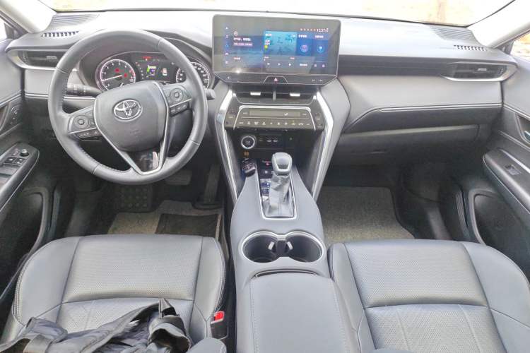 Used Toyota Harrier 2023 2.0L CVT Two-Wheel Drive Deluxe Edition Center Console