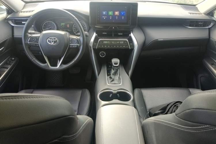 Used Toyota Harrier 2022 2.0L CVT Two-Wheel Drive Luxury Edition Center Console