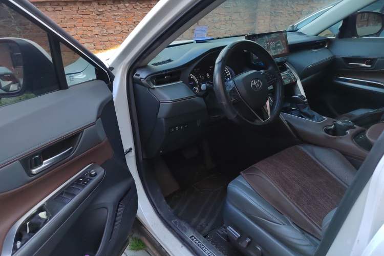 Used Toyota Harrier 2022 Dual-Engine 2.5L CVT Two-Wheel Drive Luxury Edition Driver Seat