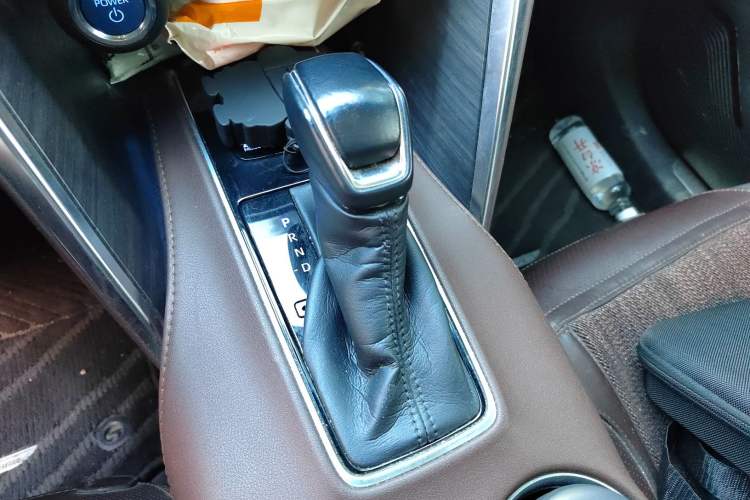 Used Toyota Harrier 2022 Dual-Engine 2.5L CVT Two-Wheel Drive Luxury Edition Gear Lever