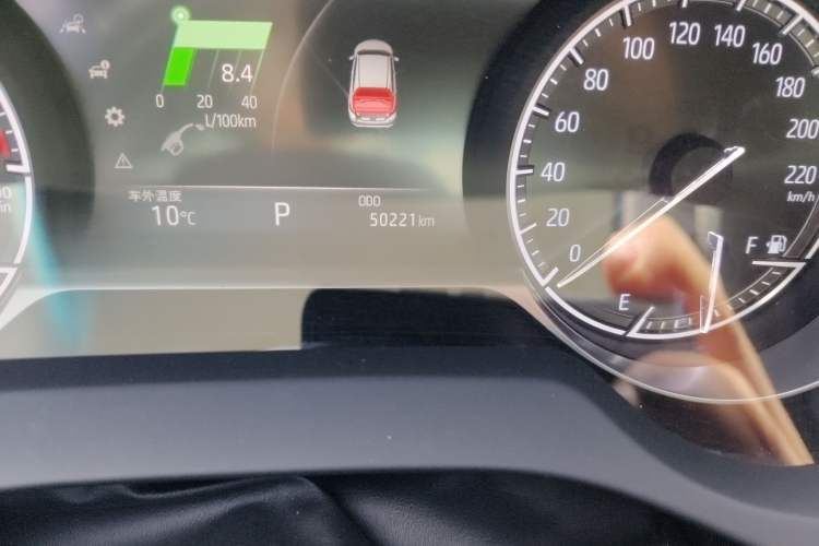 Used Toyota Harrier 2022 2.0L CVT Two-Wheel Drive Luxury Edition Odometer Close Up