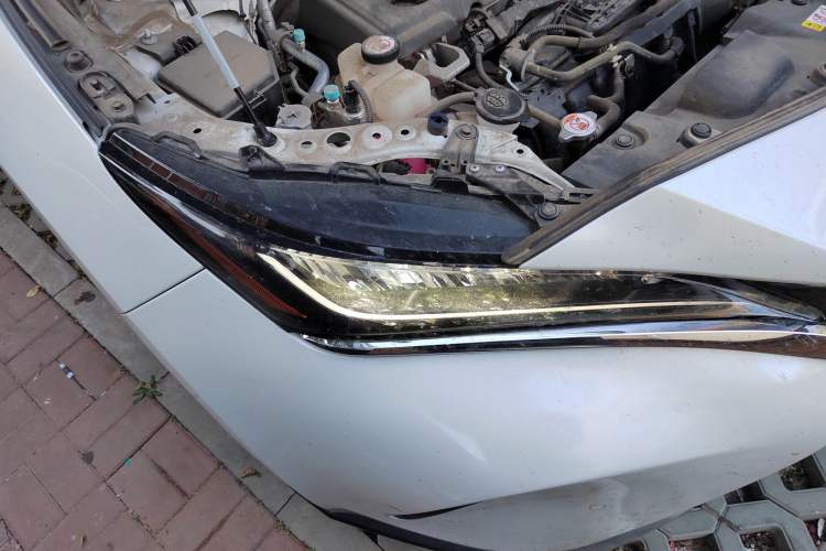 Used Toyota Harrier 2022 Dual-Engine 2.5L CVT Two-Wheel Drive Luxury Edition Right Front Headlight