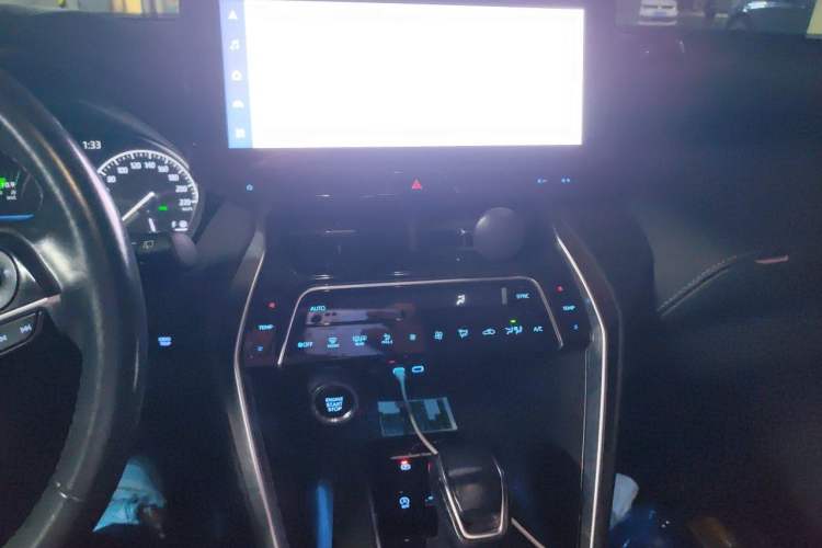 Used Toyota Harrier 2022 2.0L CVT Two-Wheel Drive Deluxe Edition Audio And AC Panel