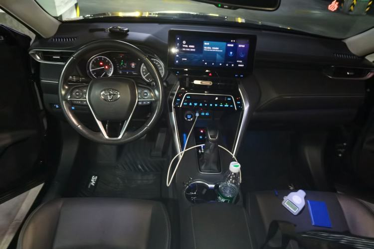 Used Toyota Harrier 2022 2.0L CVT Two-Wheel Drive Deluxe Edition Center Console