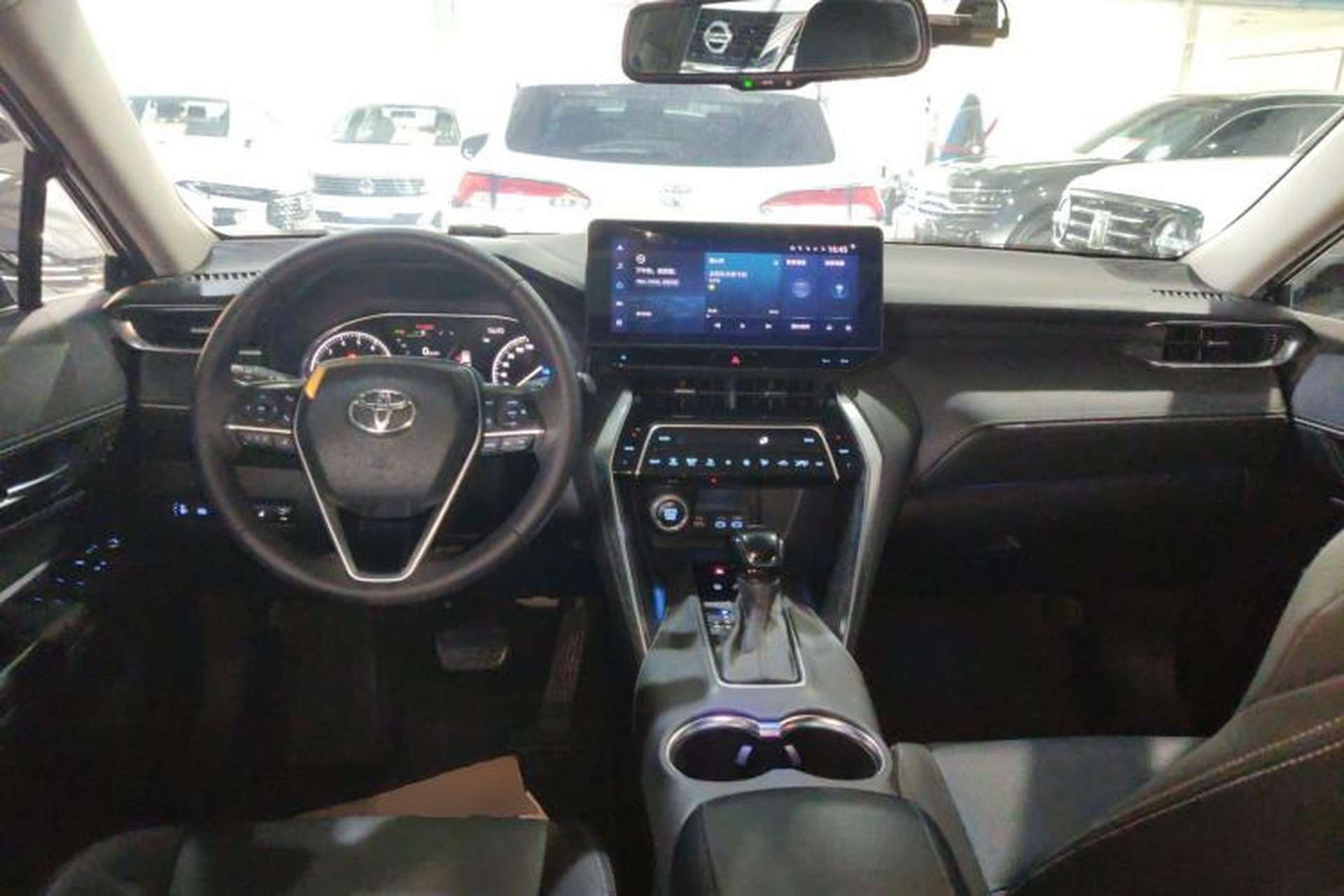 Used Toyota Harrier 2022 2.0L CVT Two-Wheel Drive Deluxe Edition Center Console