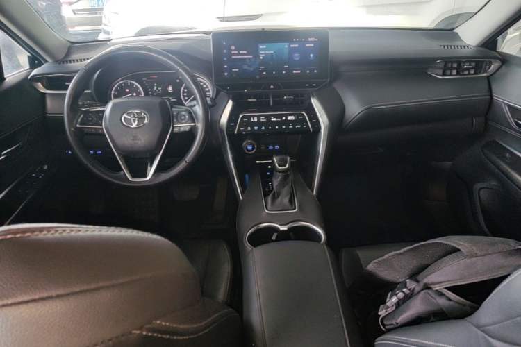 Used Toyota Harrier 2022 2.0L CVT Two-Wheel Drive Deluxe Edition Center Console
