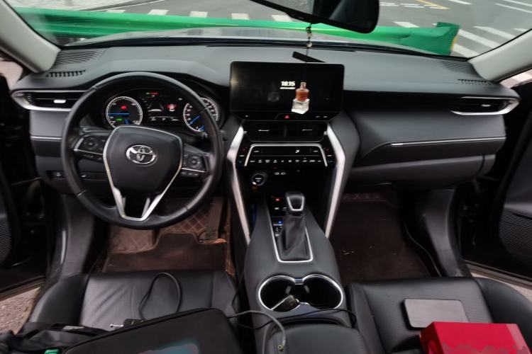 Used Toyota Harrier 2022 Dual-Engine 2.5L CVT Two-Wheel Drive Luxury Edition Center Console