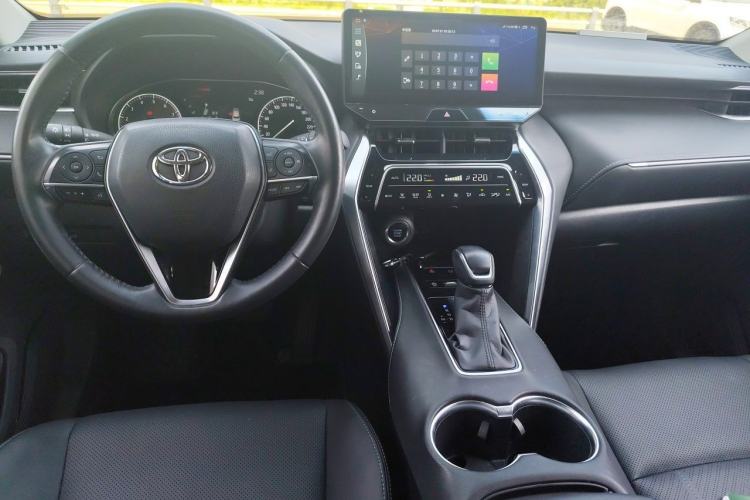 Used Toyota Harrier 2022 2.0L CVT Two-Wheel Drive Luxury Edition Center Console