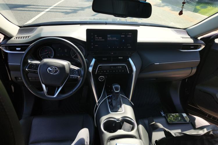 Used Toyota Harrier 2022 2.0L CVT Two-Wheel Drive Deluxe Edition Center Console