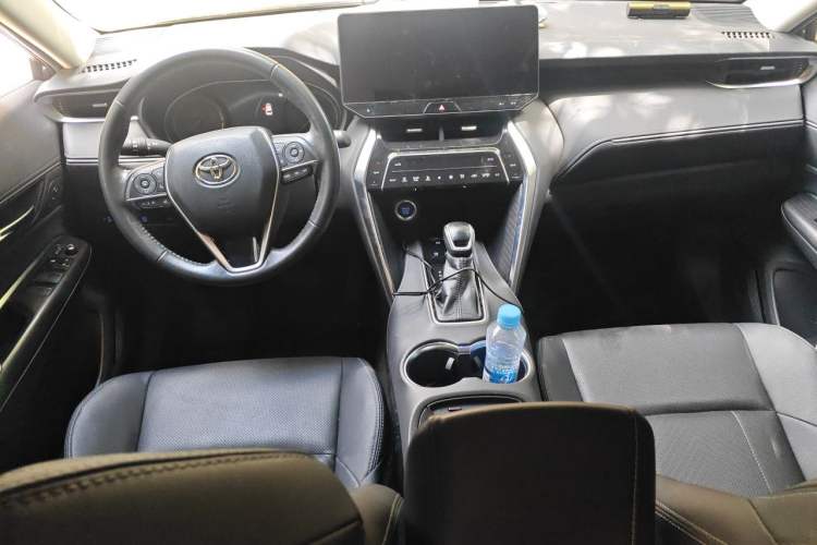 Used Toyota Harrier 2022 2.0L CVT Two-Wheel Drive Deluxe Edition Center Console