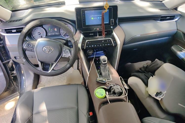 Used Toyota Harrier 2022 2.0L CVT Two-Wheel Drive Luxury Edition Center Console