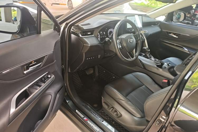 Used Toyota Harrier 2022 2.0L CVT Two-Wheel Drive Luxury Edition Driver Seat