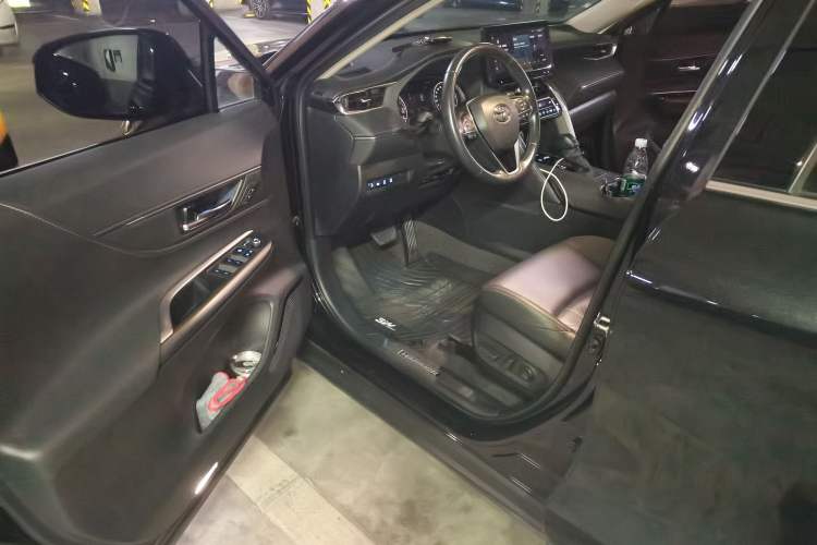 Used Toyota Harrier 2022 2.0L CVT Two-Wheel Drive Deluxe Edition Driver Seat
