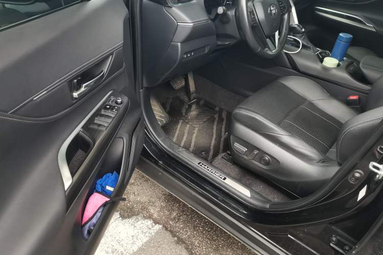 Used Toyota Harrier 2022 2.0L CVT Two-Wheel Drive Luxury Edition Driver Seat