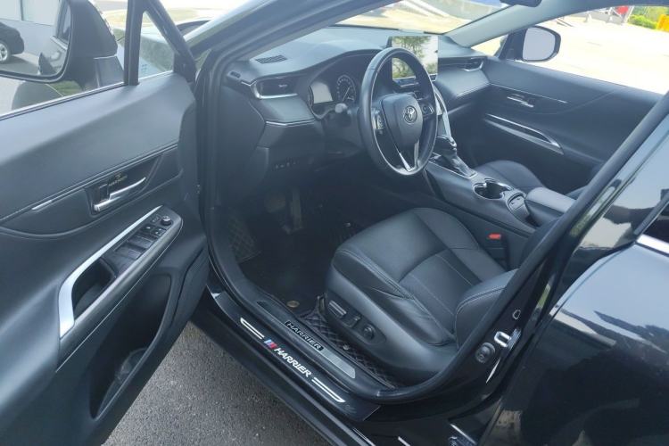 Used Toyota Harrier 2022 2.0L CVT Two-Wheel Drive Luxury Edition Driver Seat