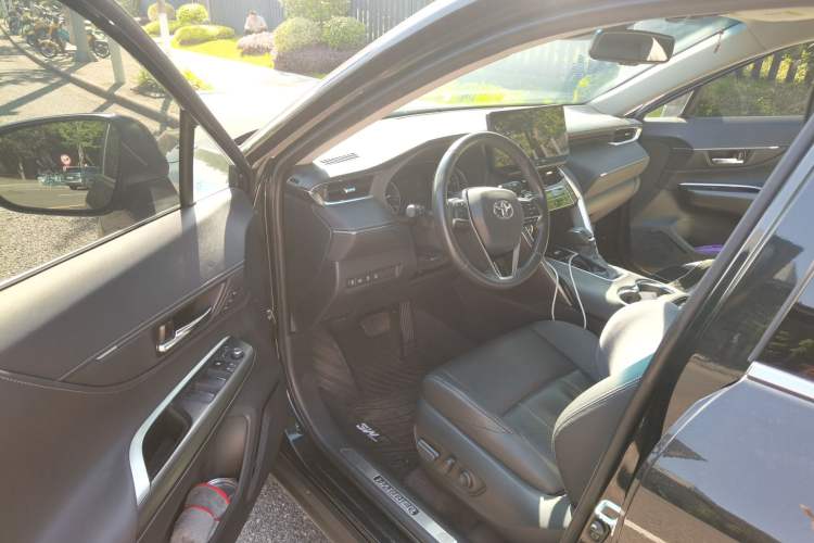 Used Toyota Harrier 2022 2.0L CVT Two-Wheel Drive Deluxe Edition Driver Seat