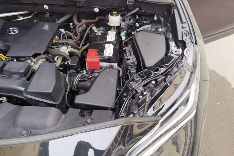 Used Toyota Harrier 2022 2.0L CVT Two-Wheel Drive Deluxe Edition Engine Bay Left