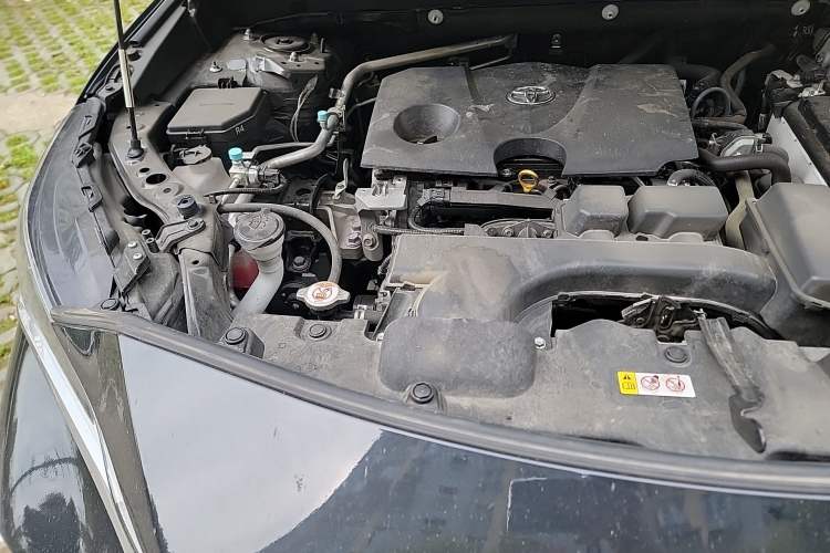 Used Toyota Harrier 2022 2.0L CVT Two-Wheel Drive Luxury Edition Engine Bay Right