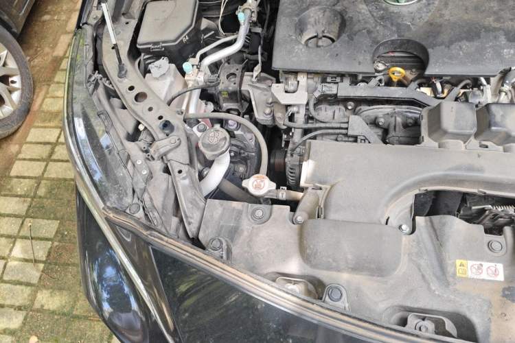 Used Toyota Harrier 2022 2.0L CVT Two-Wheel Drive Deluxe Edition Engine Bay Right