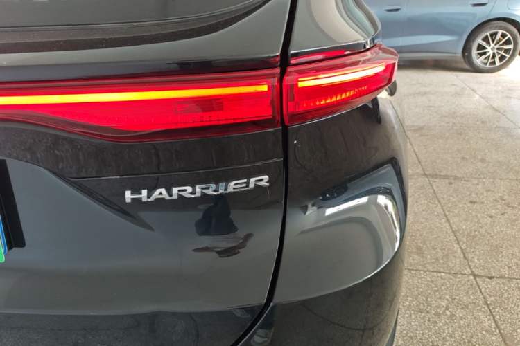 Used Toyota Harrier 2022 2.0L CVT Two-Wheel Drive Entry Version Exterior 3