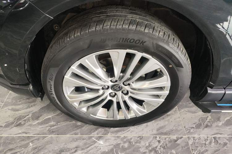 Used Toyota Harrier 2022 2.0L CVT Two-Wheel Drive Deluxe Edition Exterior 4