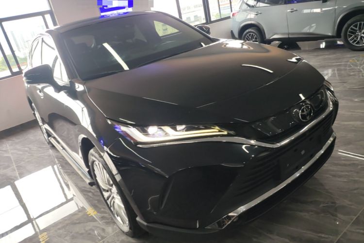 Used Toyota Harrier 2022 2.0L CVT Two-Wheel Drive Deluxe Edition Front Right 45 Deg