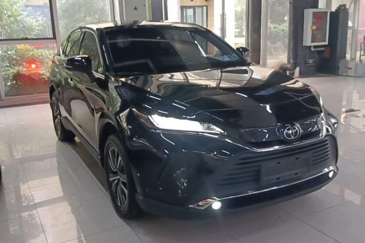 Used Toyota Harrier 2022 2.0L CVT Two-Wheel Drive Entry Version Front Right 45 Deg