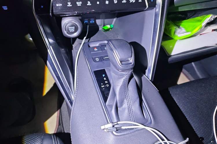 Used Toyota Harrier 2022 2.0L CVT Two-Wheel Drive Deluxe Edition Gear Lever