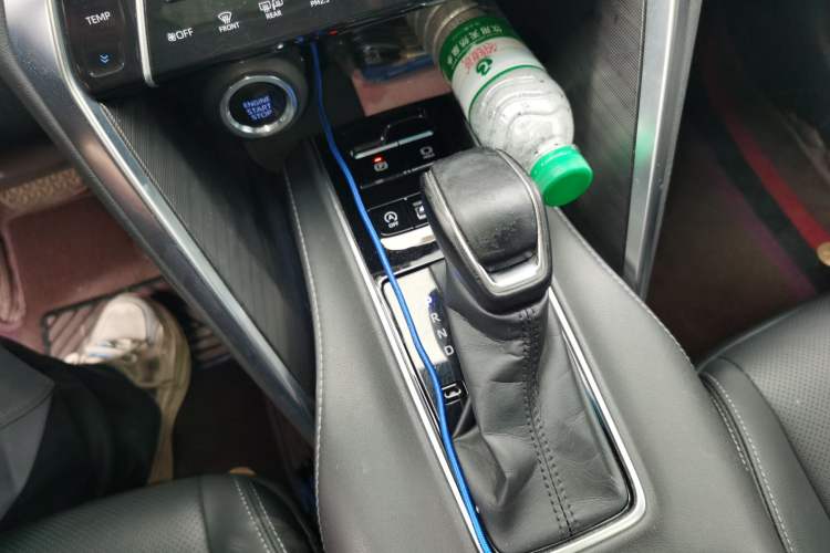 Used Toyota Harrier 2022 2.0L CVT Two-Wheel Drive Deluxe Edition Gear Lever