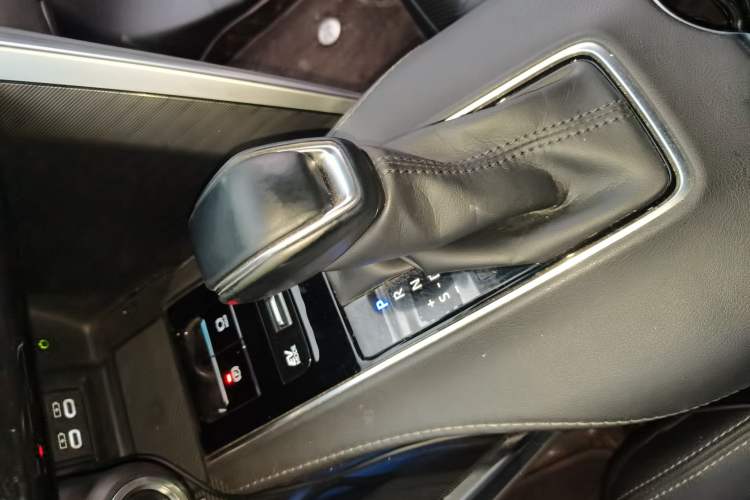 Used Toyota Harrier 2022 Dual-Engine 2.5L CVT Two-Wheel Drive Luxury Edition Gear Lever