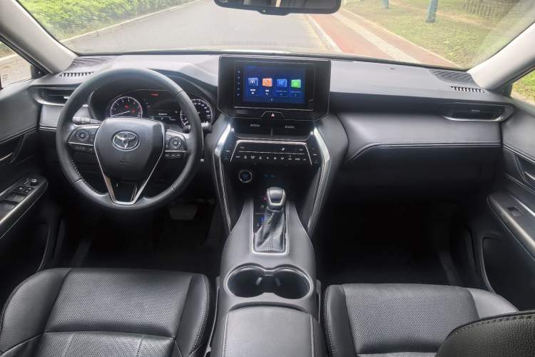 Used Toyota Harrier 2022 2.0L CVT Two-Wheel Drive Luxury Edition Interior 3