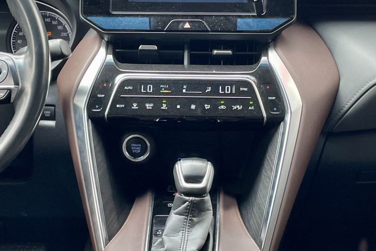 Used Toyota Harrier 2022 2.0L CVT Two-Wheel Drive Luxury Edition Interior 3