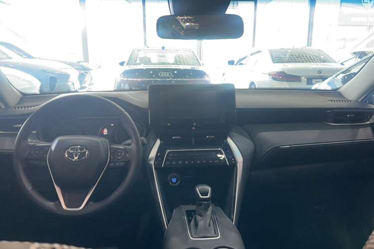 Used Toyota Harrier 2022 2.0L CVT Two-Wheel Drive Entry Version Interior 3