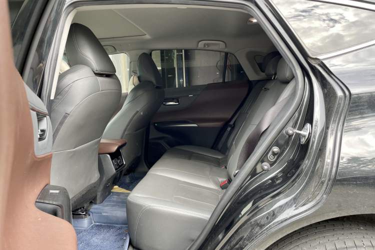 Used Toyota Harrier 2022 2.0L CVT Two-Wheel Drive Luxury Edition Interior 4