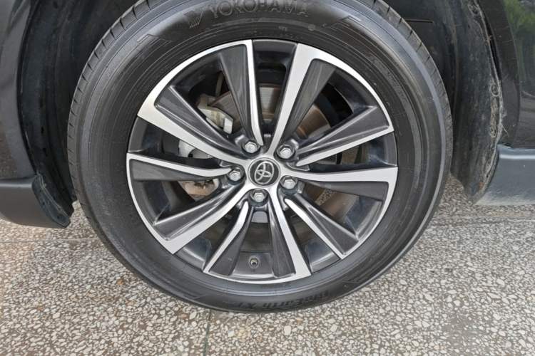Used Toyota Harrier 2022 2.0L CVT Two-Wheel Drive Entry Version Left Front Wheel Hub