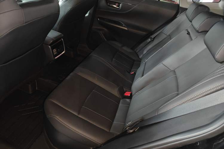 Used Toyota Harrier 2022 Dual-Engine 2.5L CVT Four-Wheel Drive Luxury Edition Left Rear Seat
