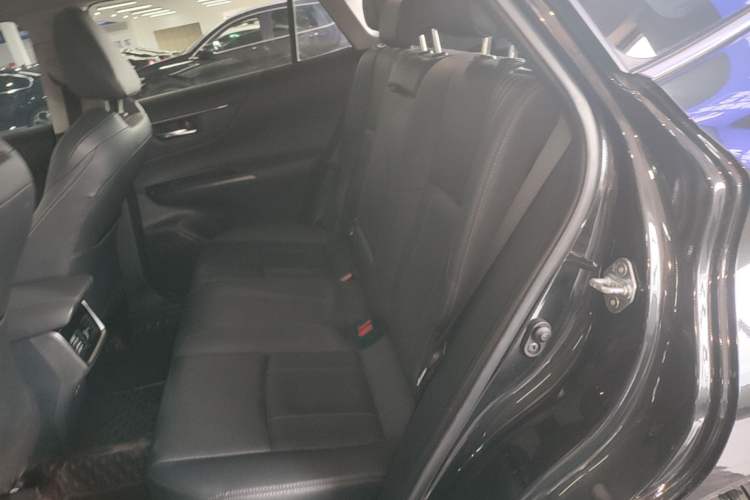 Used Toyota Harrier 2022 2.0L CVT Two-Wheel Drive Deluxe Edition Left Rear Seat