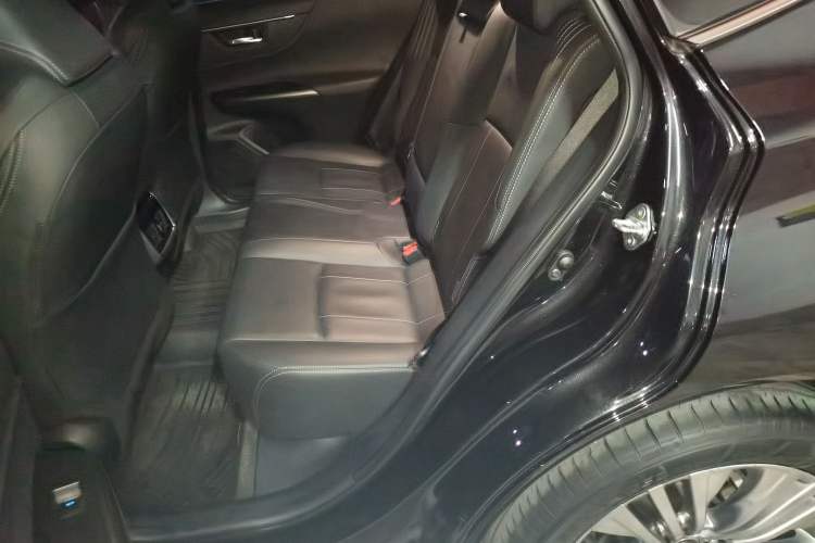Used Toyota Harrier 2022 2.0L CVT Two-Wheel Drive Deluxe Edition Left Rear Seat