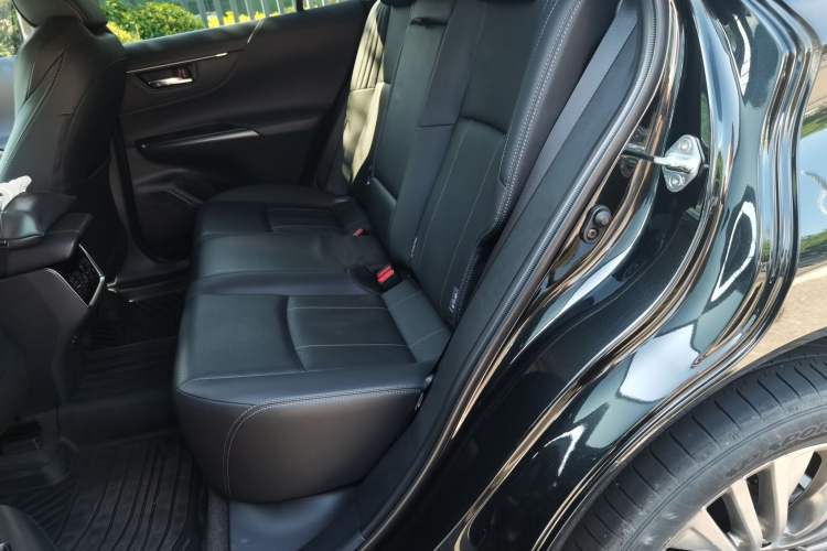 Used Toyota Harrier 2022 2.0L CVT Two-Wheel Drive Deluxe Edition Left Rear Seat