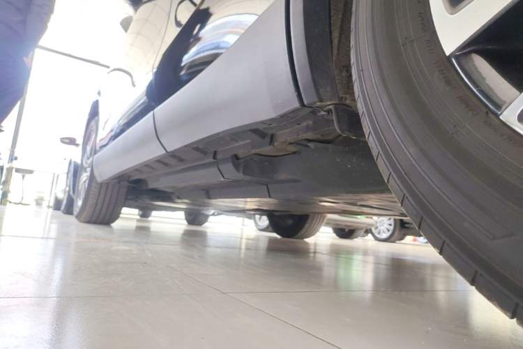 Used Toyota Harrier 2022 2.0L CVT Two-Wheel Drive Deluxe Edition Left Side Sill