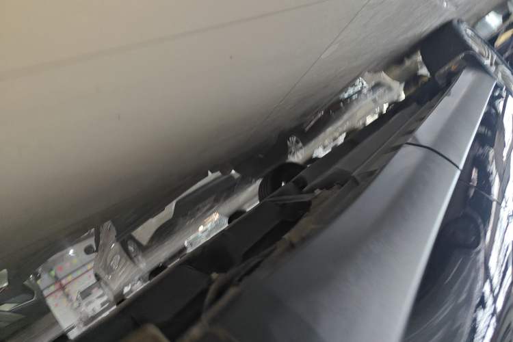 Used Toyota Harrier 2022 Dual-Engine 2.5L CVT Four-Wheel Drive Luxury Edition Left Side Sill